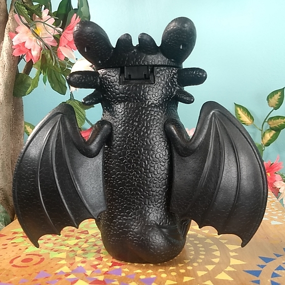 Light Fury & Night Fury Toothless cold drink holders collectible set & S⦠- Picture 9 of 16